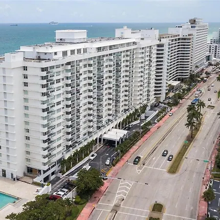 Pavilion Beach Front Apartment With Balcony